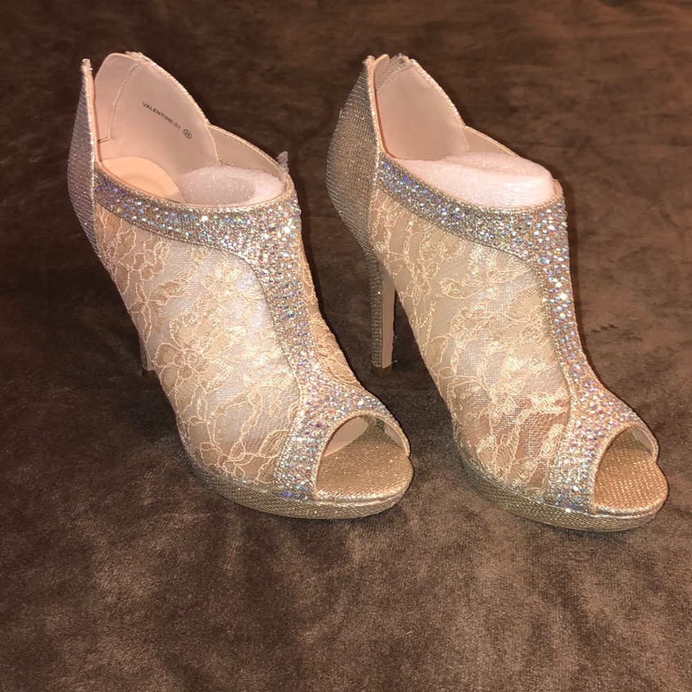 Gold Glitter Heels!!